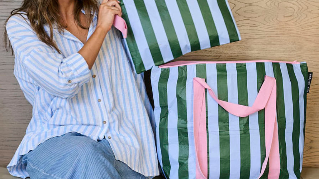 Swimming Bundles: The Perfect Poolside Companions for Families and Gift-Givers