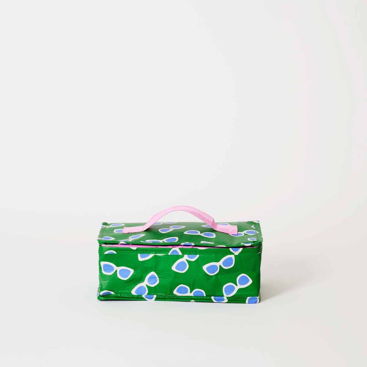 Our Sunglasses Takeaway Bag, a rectangular insulated bag in green with a scattered print of ecru framed sunglasses with blue lenses, a zip closure and a single pink carry handle.
