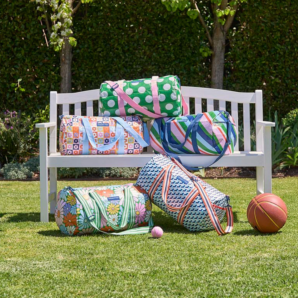 Why Everyone Is Suddenly Obsessed With the Barrel Bag