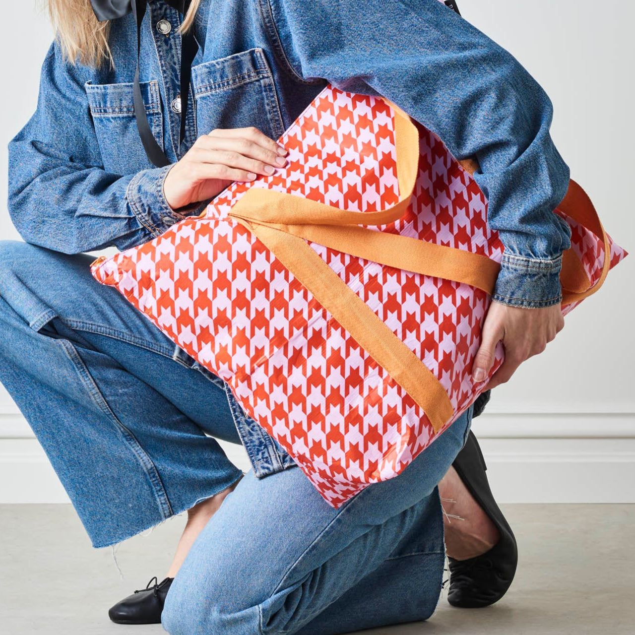 Houndstooth Zip Medium Tote - Project Ten